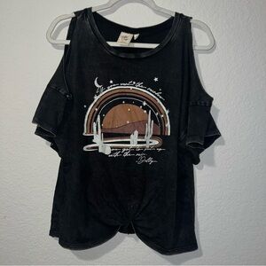 Buckle White Crow Black Graphic Top